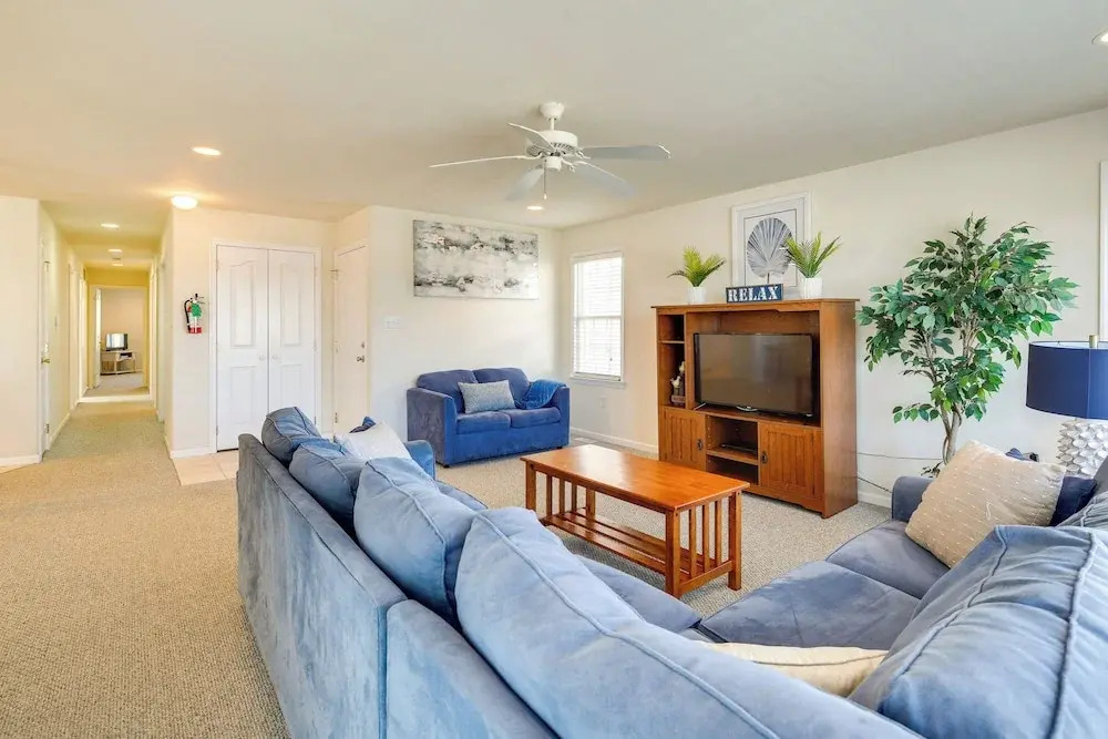Walk to Beach: Wildwood Apt w/ Balcony!