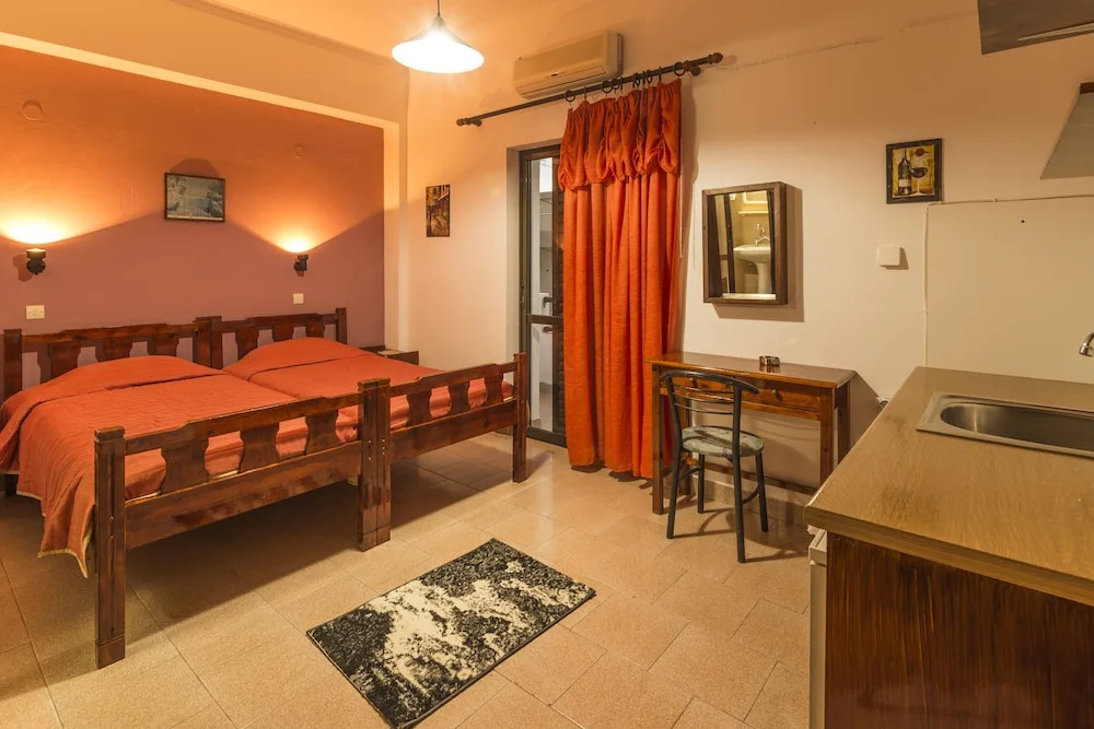 Savas Rooms