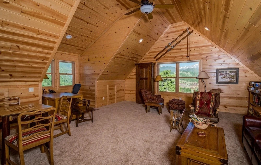 Armstrong Luxury Log Vacation  At Windcliff 4 Bedroom Home by RedAwning
