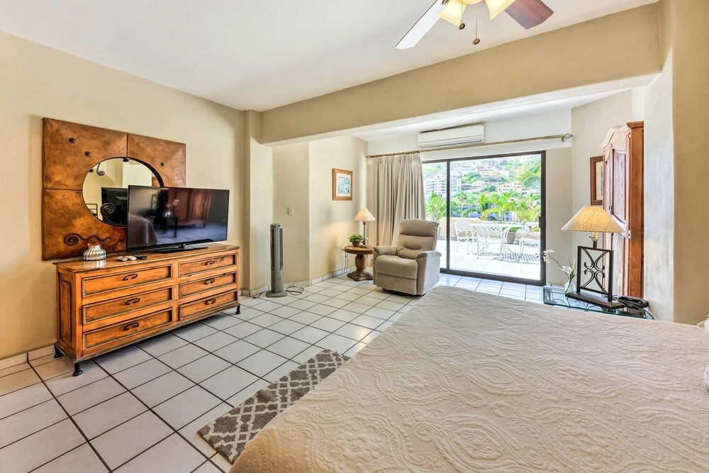 Chic Cabo San Lucas Getaway u003c 2 Miles to Beaches