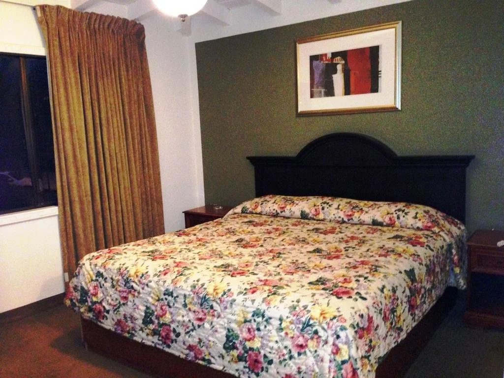 Hotel Azteca Inn