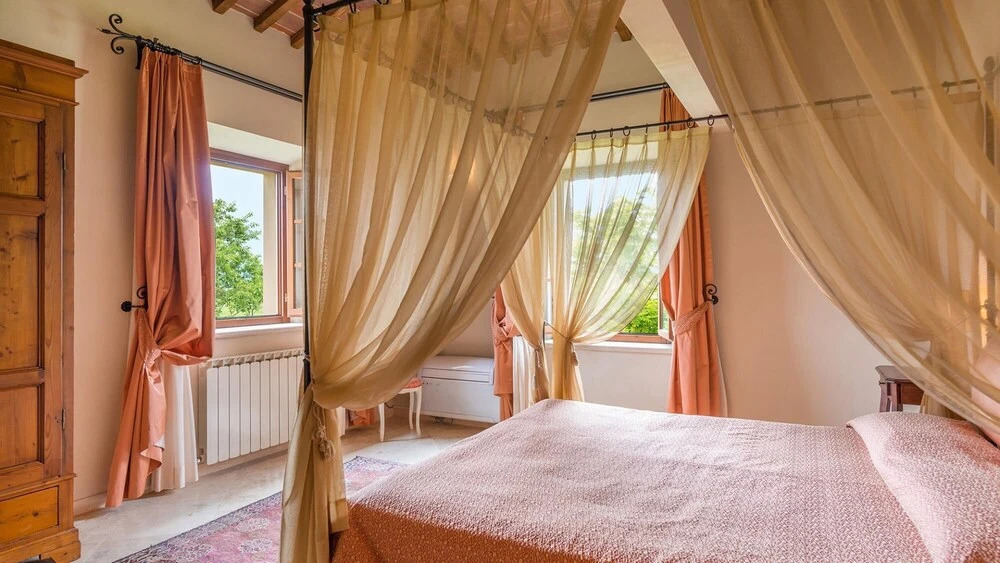 Villa Le Chiarne 22, Emma Villas