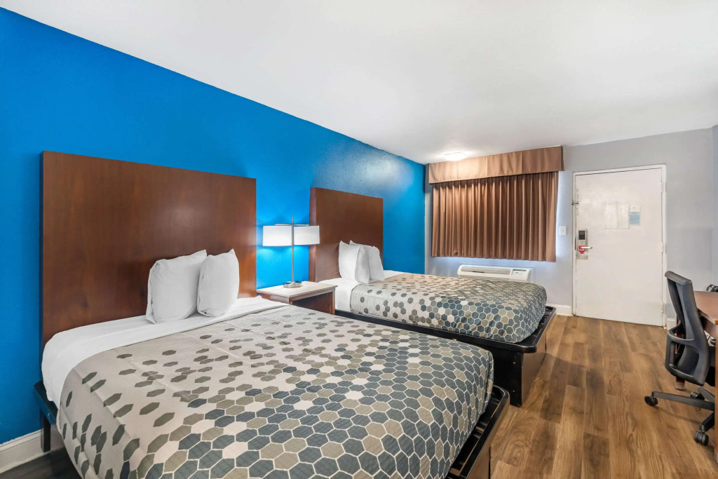Econo Lodge Inn & Suites Virginia Beach - Norfolk