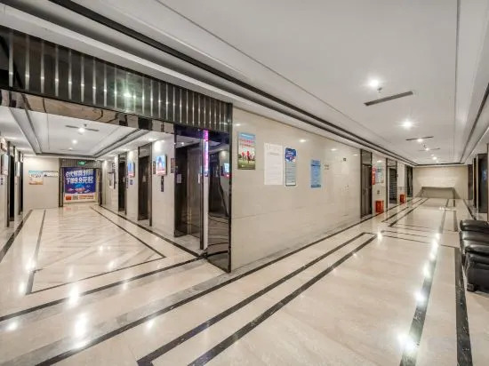 Xana Hotelle Hotel (Chongqing Longhu Yuanzhu Sports Park Subway Station)