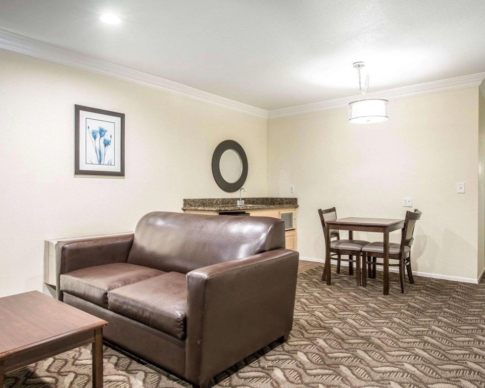 Rodeway Inn & Suites Inglewood