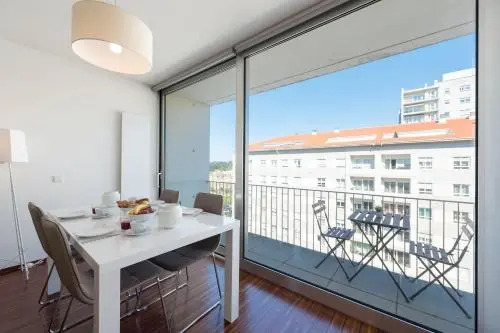 LovelyStay - Casas Brancas - Modern Apartment with Balcony & free private parking