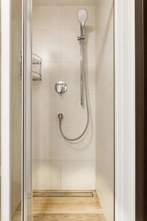 Cozy room with private bathroom, 9mins oldtown, 15mins airport, WiFi