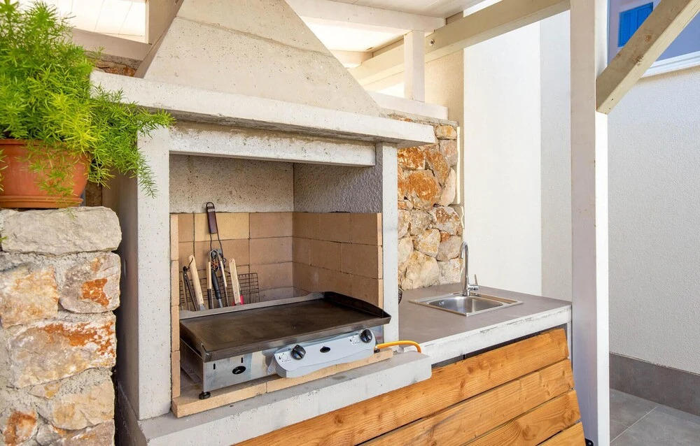 Beautiful Apartment in Cres With Wifi and 1 Bedrooms