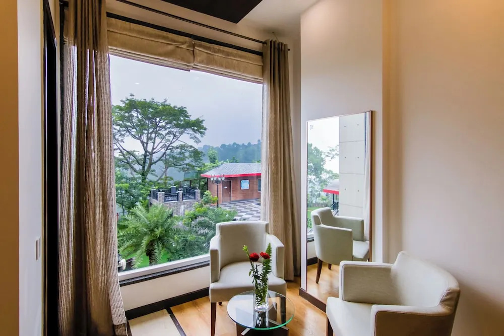 Dhauladhar Heights Resort