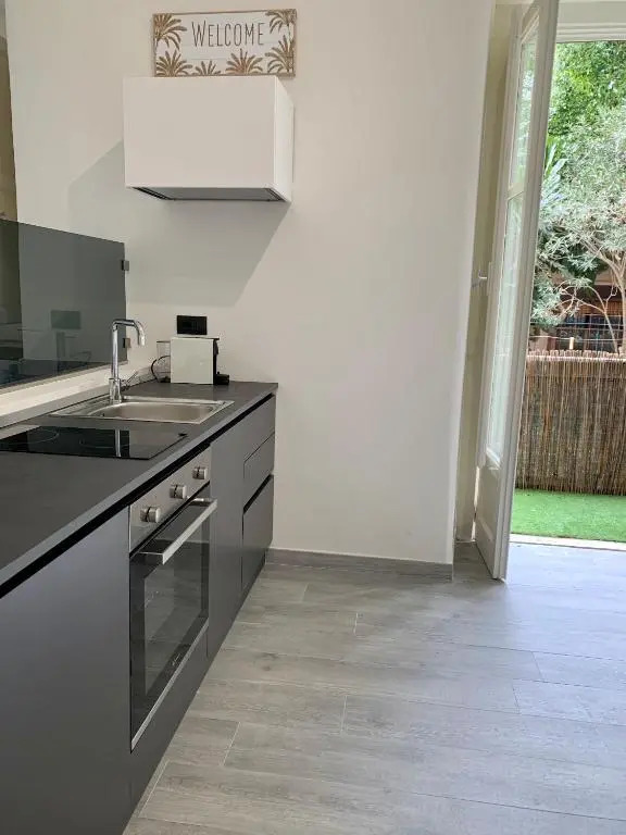 AJ Lux Apartments