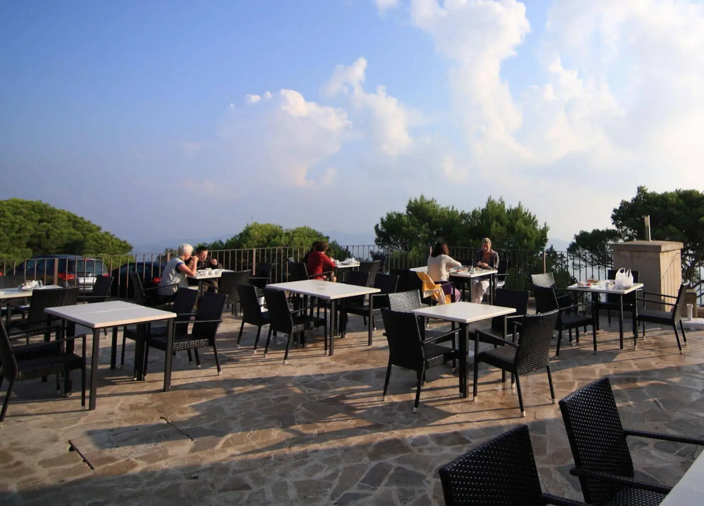 Petit Hotel Hostatgeria Sant Salvador