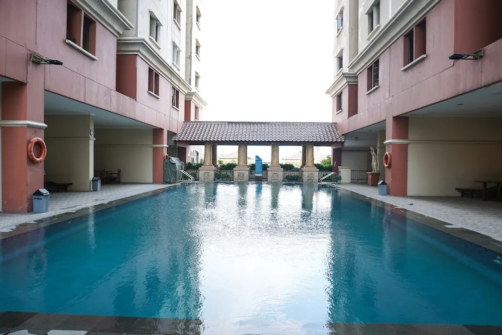 Comfy 3BR Apartment at Mediterania Gajah Mada By Travelio