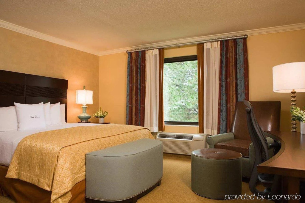 DoubleTree by Hilton Boston/Bedford Glen