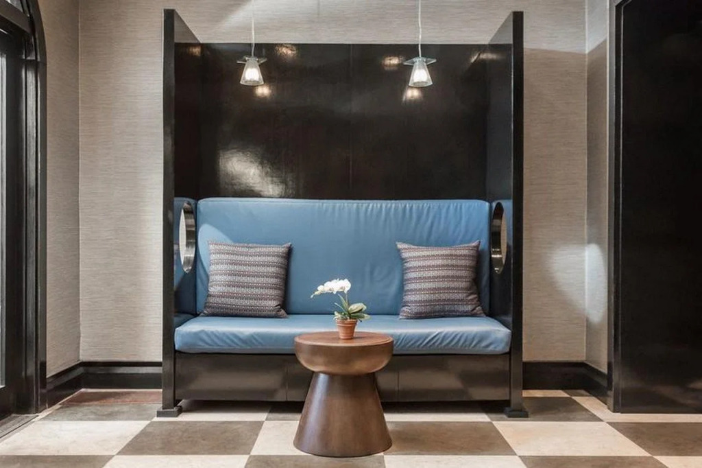 Park West Hotel