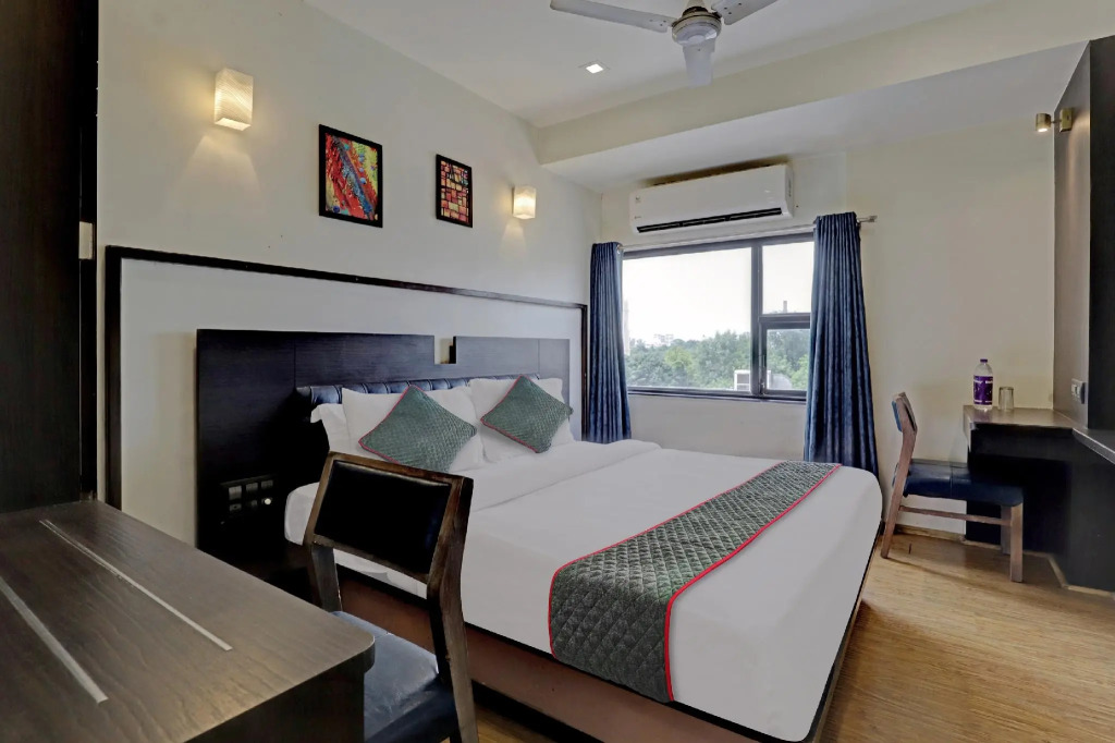 OYO Townhouse 81848 Hotel Dua Continental