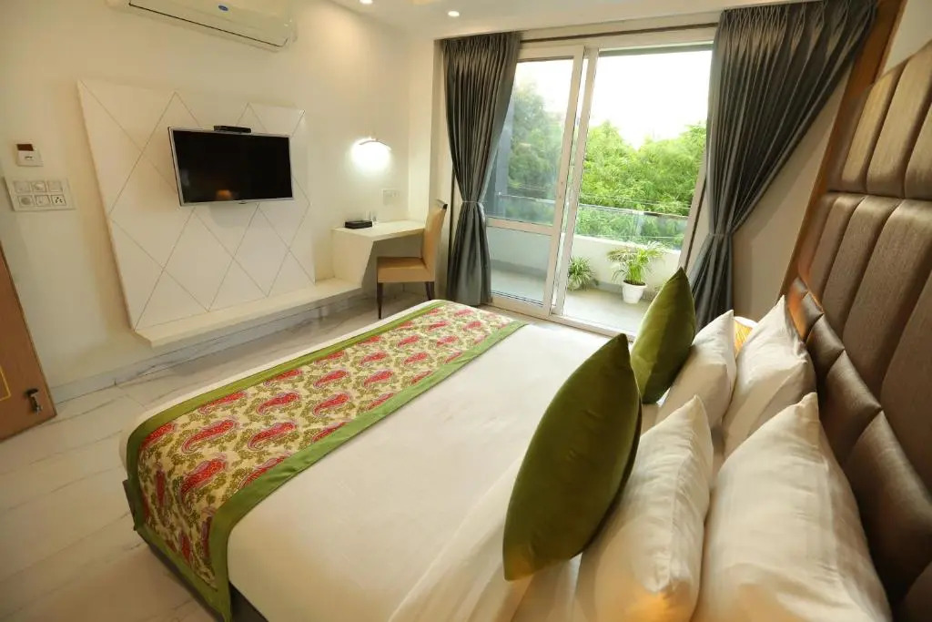 Hotel Keshav Residency - Medicity Gurugram, near Medanta Hospital, Pure Vegetarian