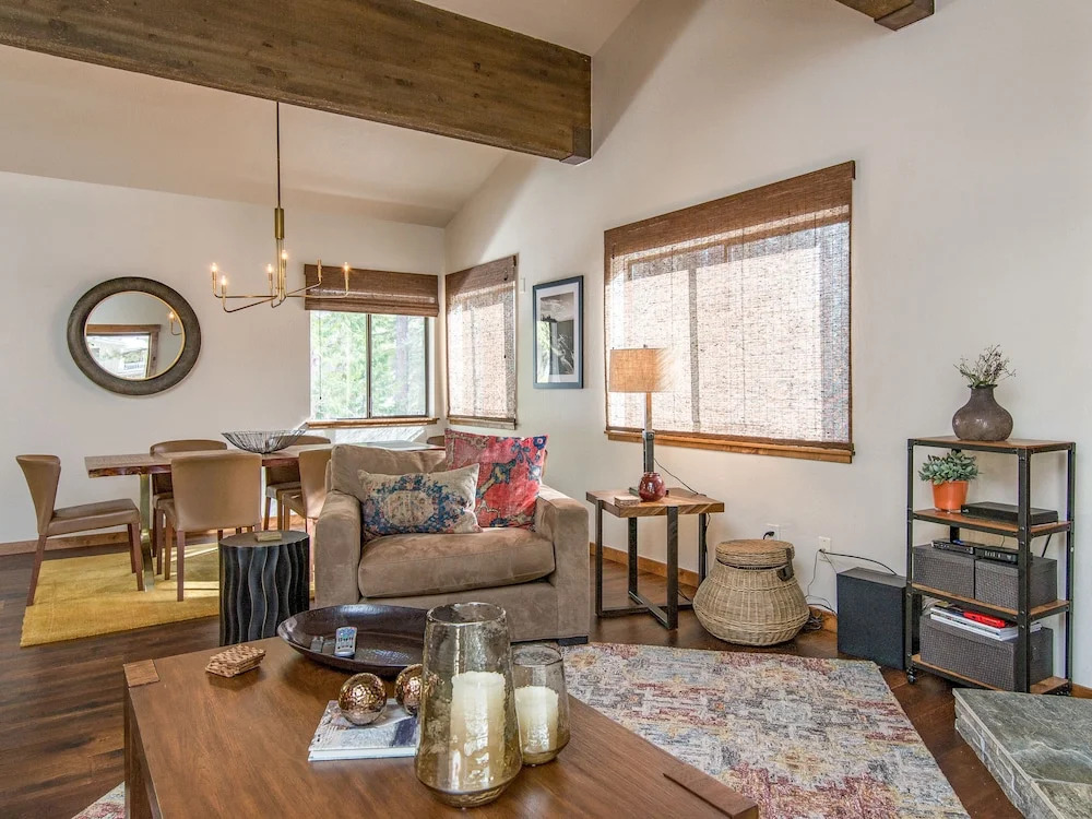 1000 Lakeshore Townhouse Unit 20 3 Bedrooms 2.5 Bathrooms Townhouse