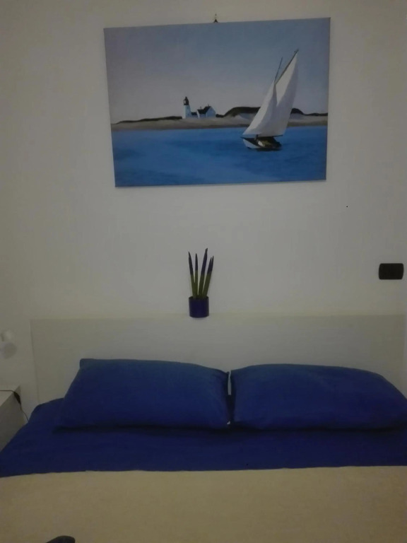 Santy's Rooms BAGNO CONDIVISO2piano no lift no aria condiz NO NAVETTA TERMOSIFONI 3 ORE AL DI TEMPERATURA MASSIMA 20 GRADI