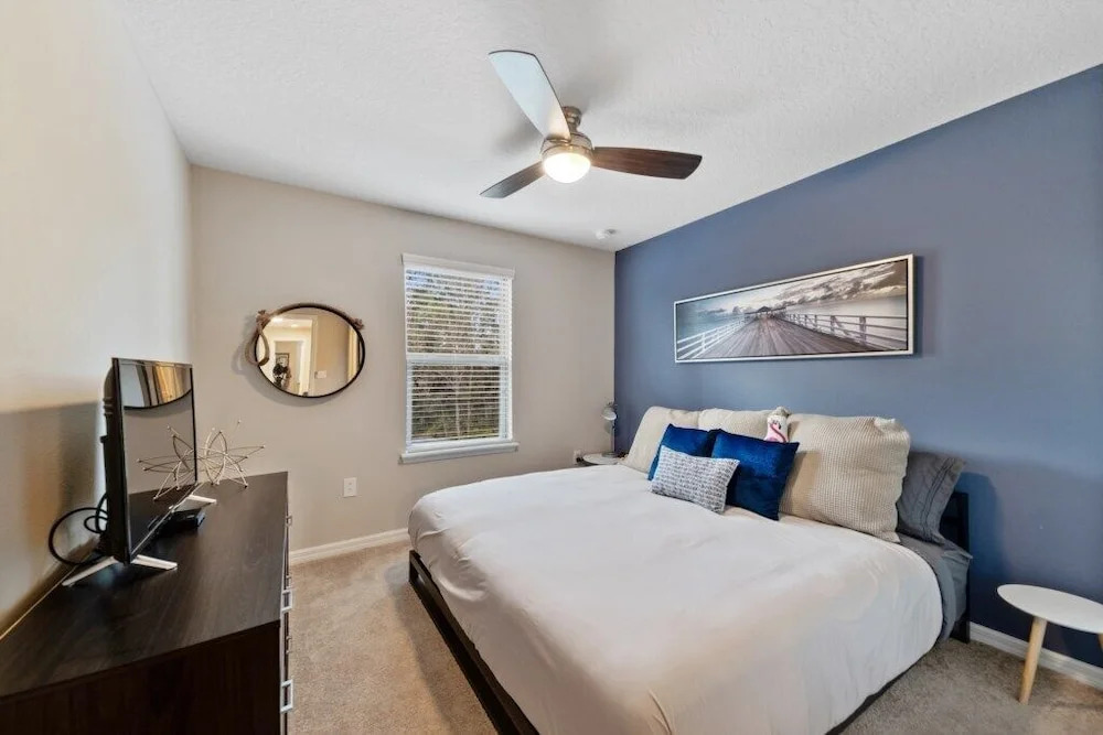Windsor At Westside Luxury Pool 5 Bedroom Home by Redawning