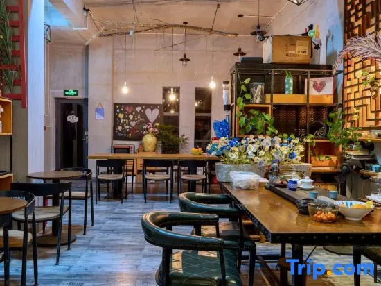 Houyuan Qisu Creative Theme Hostel