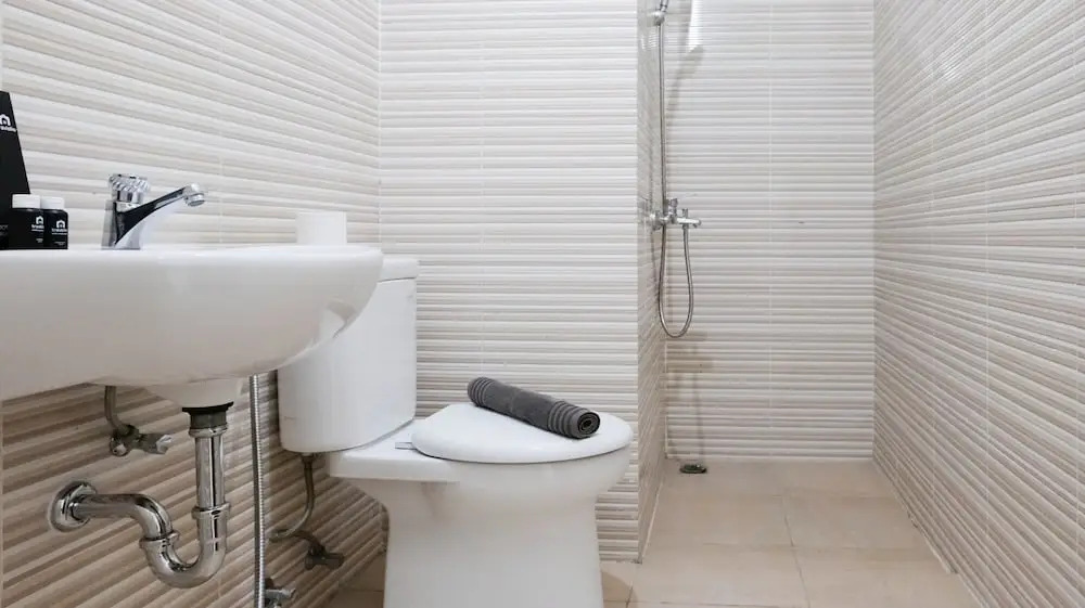Best Deal and Spacious 2BR Apartment at Puncak Bukit Golf Surabaya By Travelio