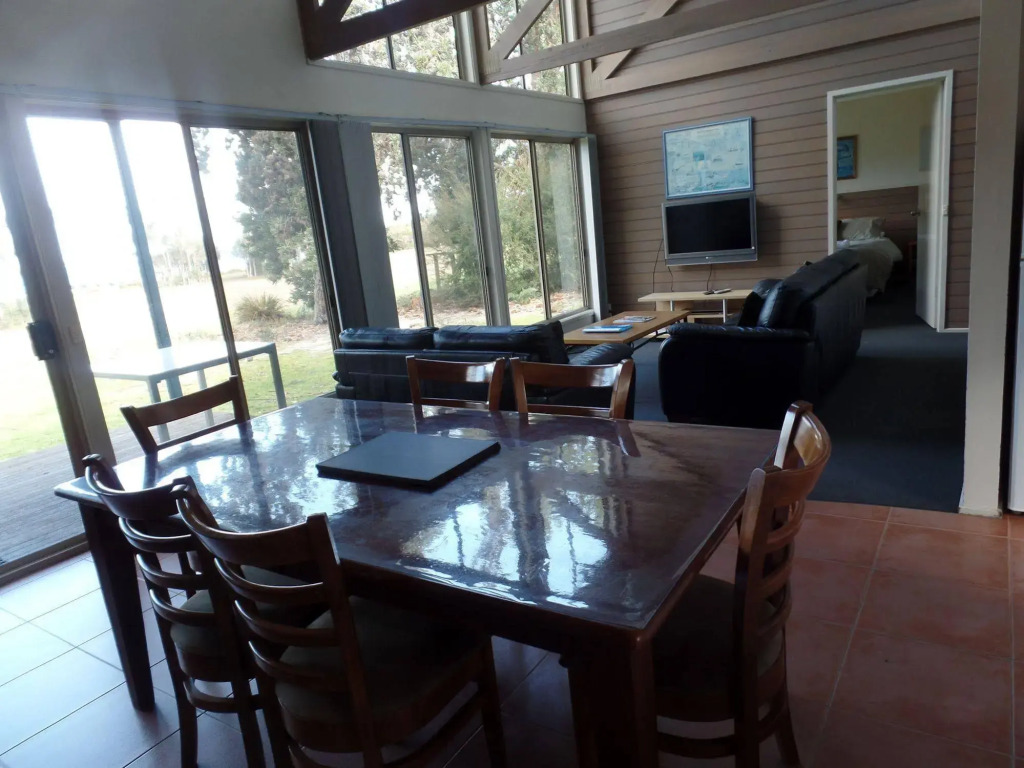 Beluga - Waterfront Retreat