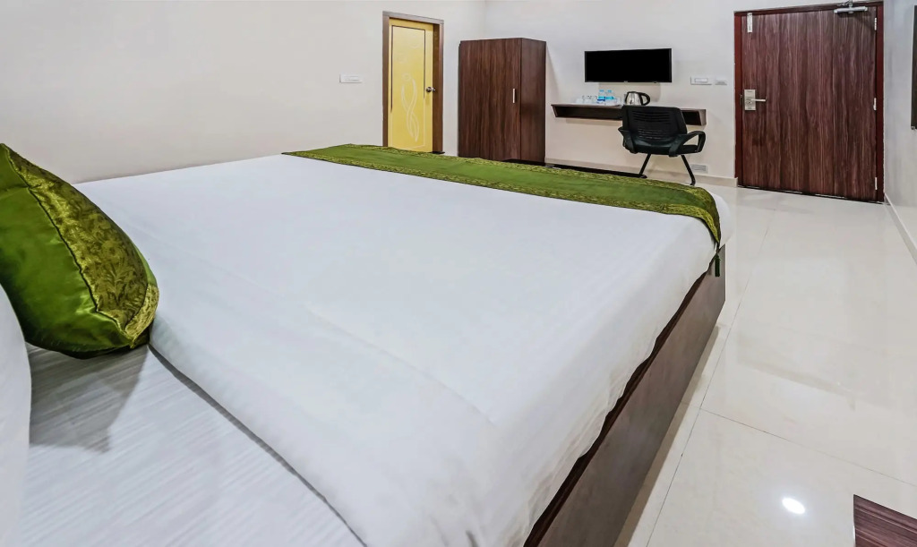 OYO Collection O Dabagardens Near RK Beach