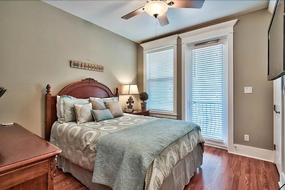 DESTIN BEACH THERAPY 4 Bedroom Holiday Home by Five Star Properties