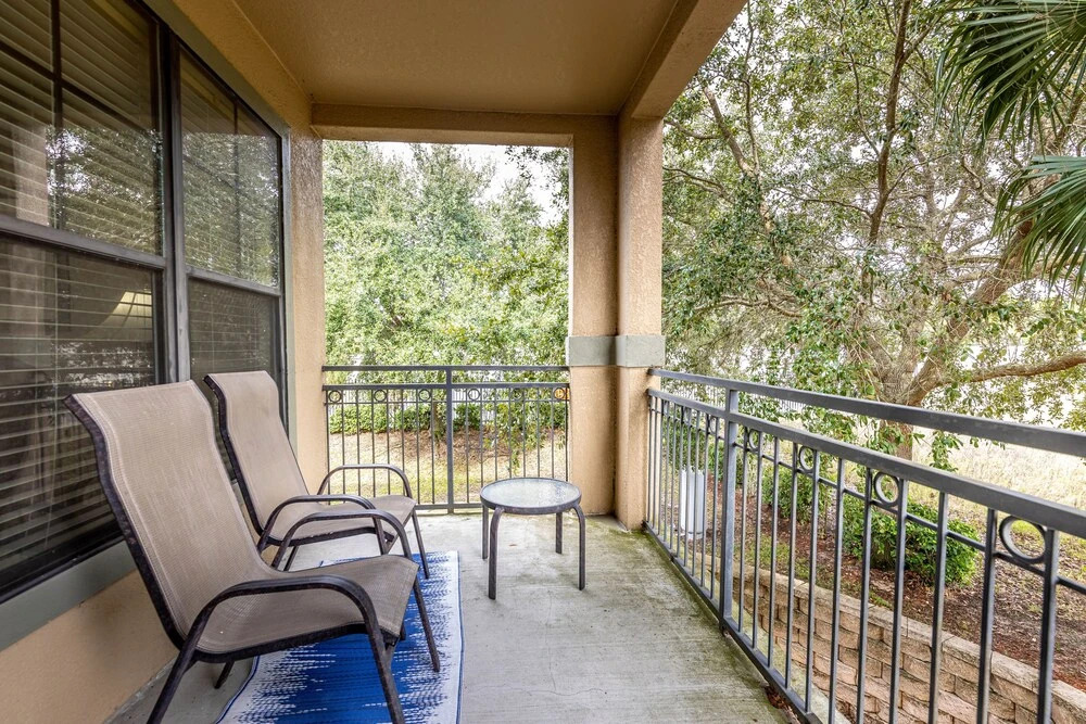 909bp 3 Bedroom Condo by Redawning