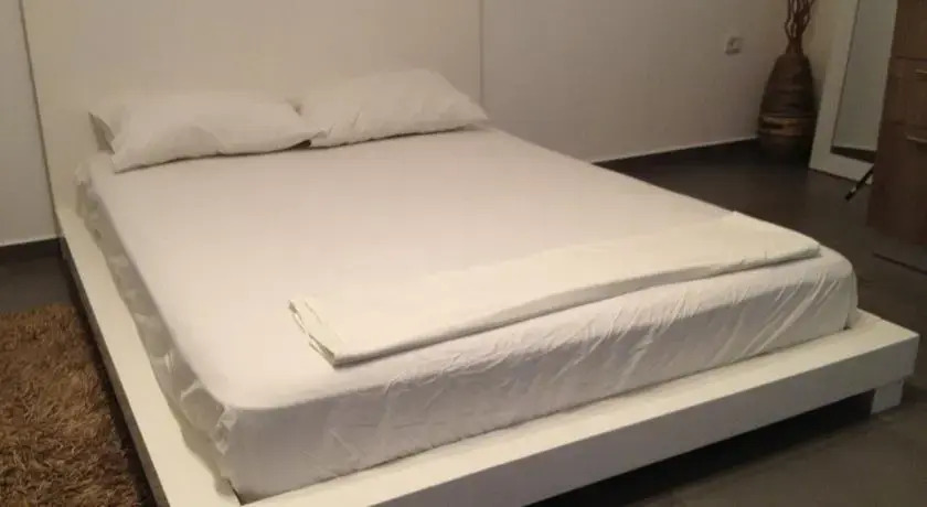 Guys Apartments