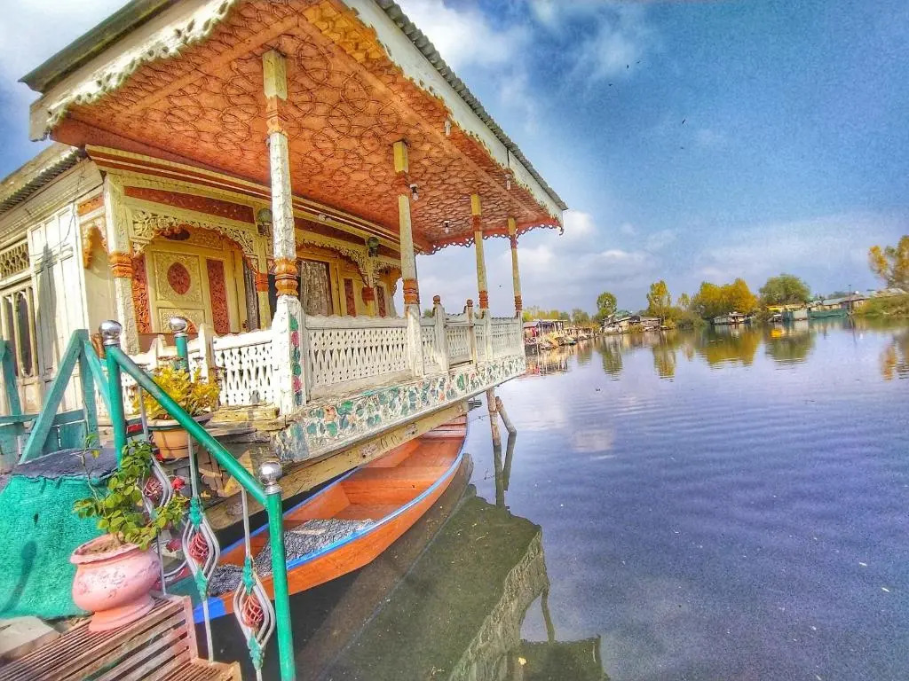 Rajas Palace Houseboat - Kashmir