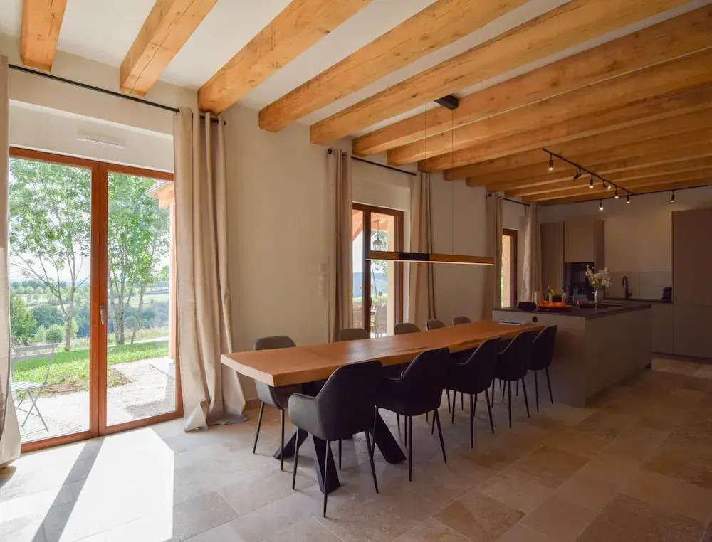Elegant 10-guest Villa With Pool & Castle Views