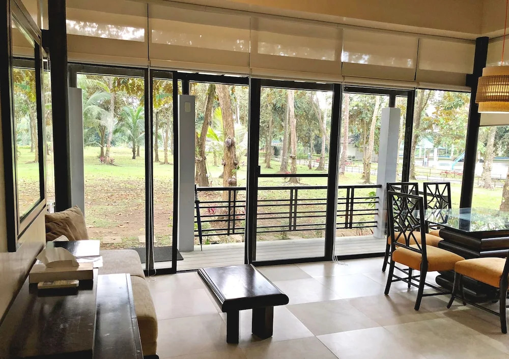 Shalom Hotel