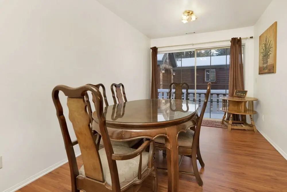 2222-cozy Summit 4 Bedroom Home by RedAwning