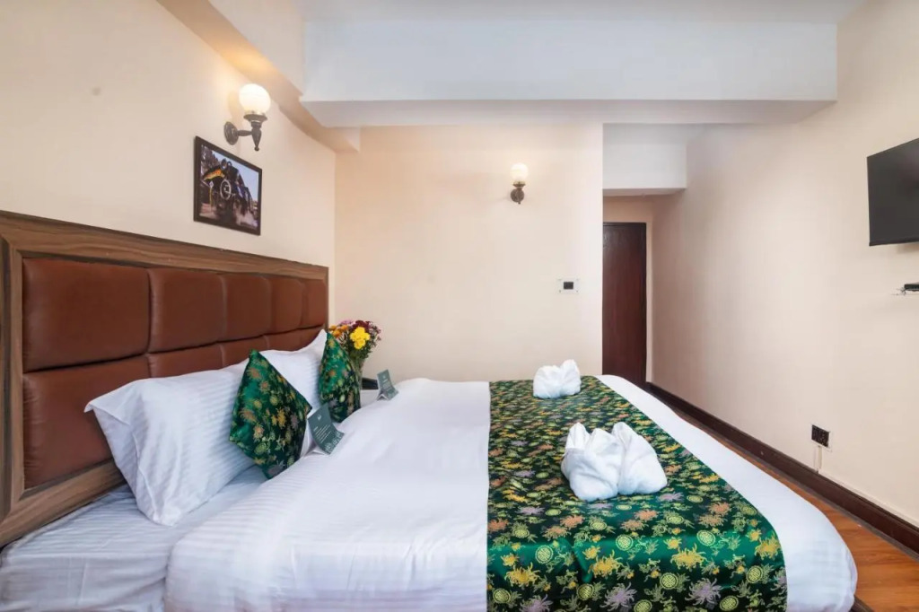 Muscatel Fairmount 100 Mts from Mall Road