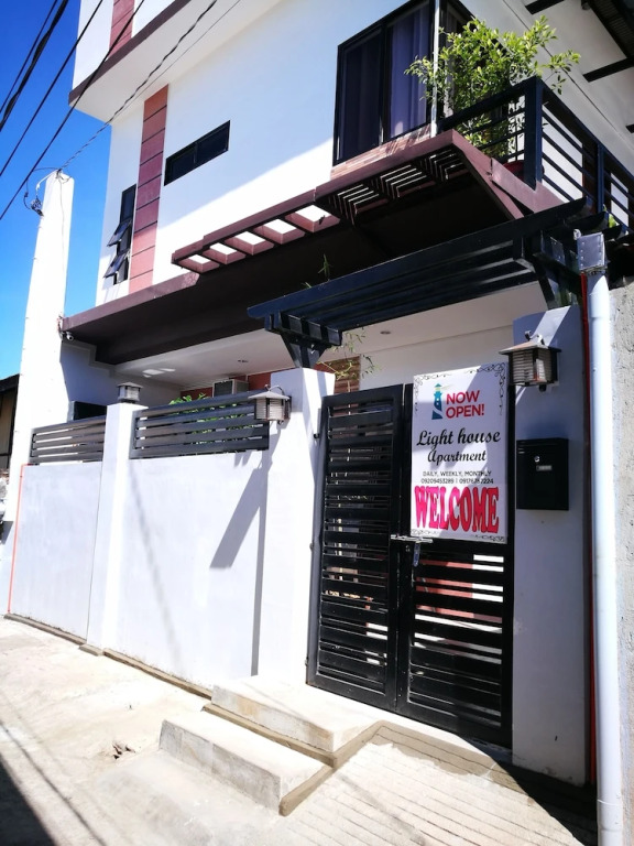 Lighthouse Apartment and Guest Inn