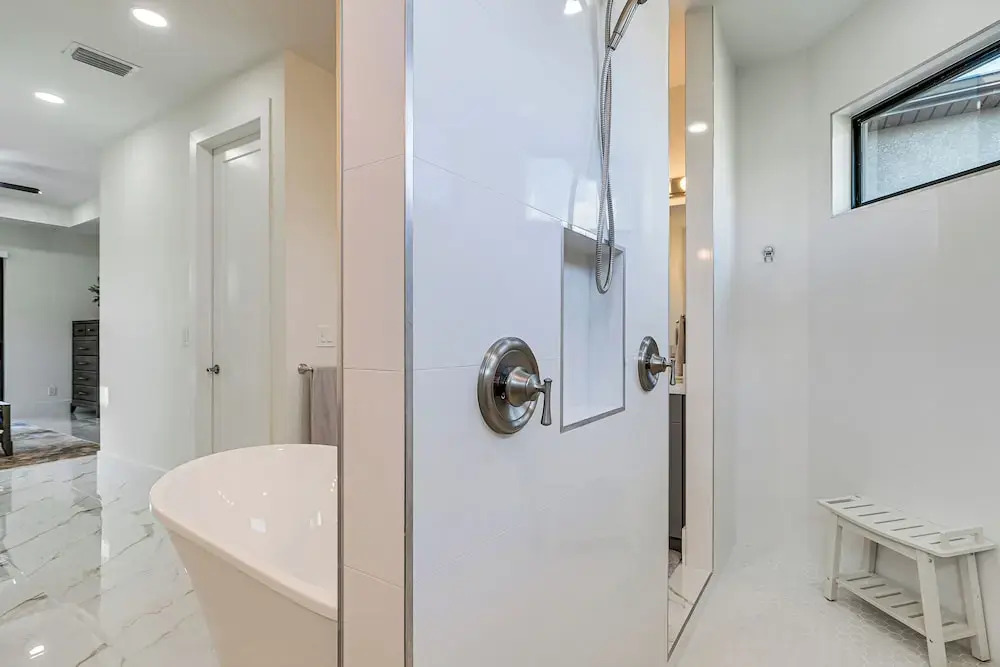 7 Mi to Dtwn Cape Coral: Home w/ Pool & Spa!