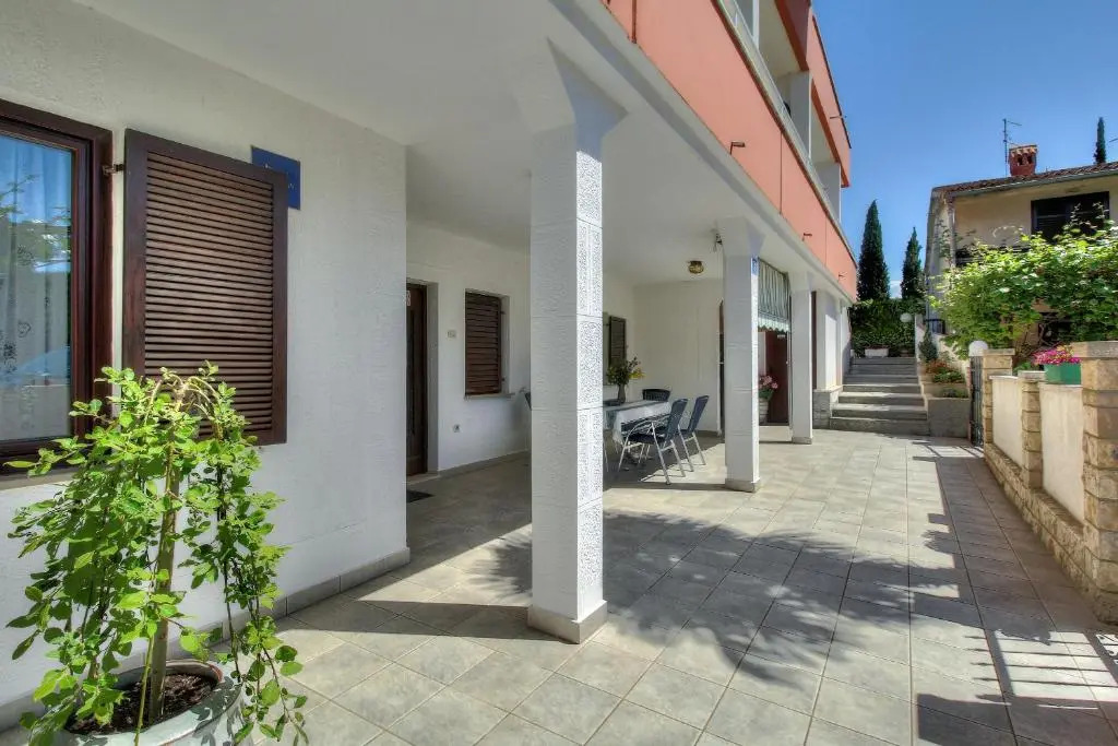 Apartments Sonja Zambratija