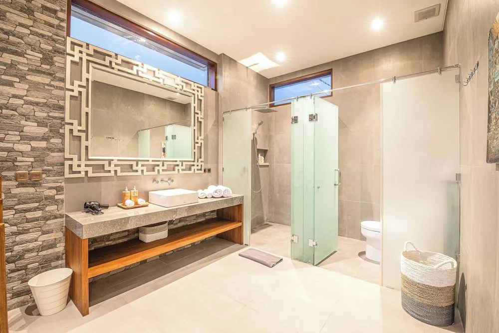 5-br Beach Villa in Canggu Overlooking Rice Fields