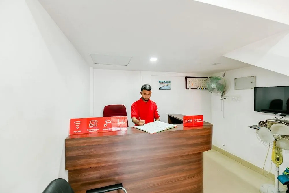 OYO 23106 Vattekad Tourist Home