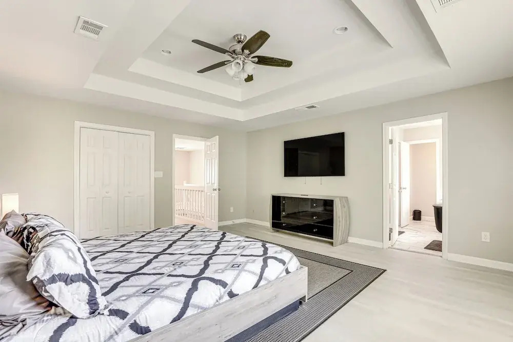 Walk to Mercedes-benz! Centrally Located ATL Base
