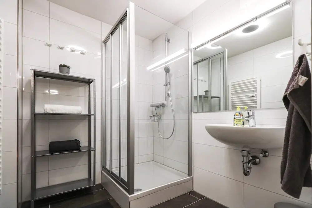 Nice and clean hostel room for 3 2C