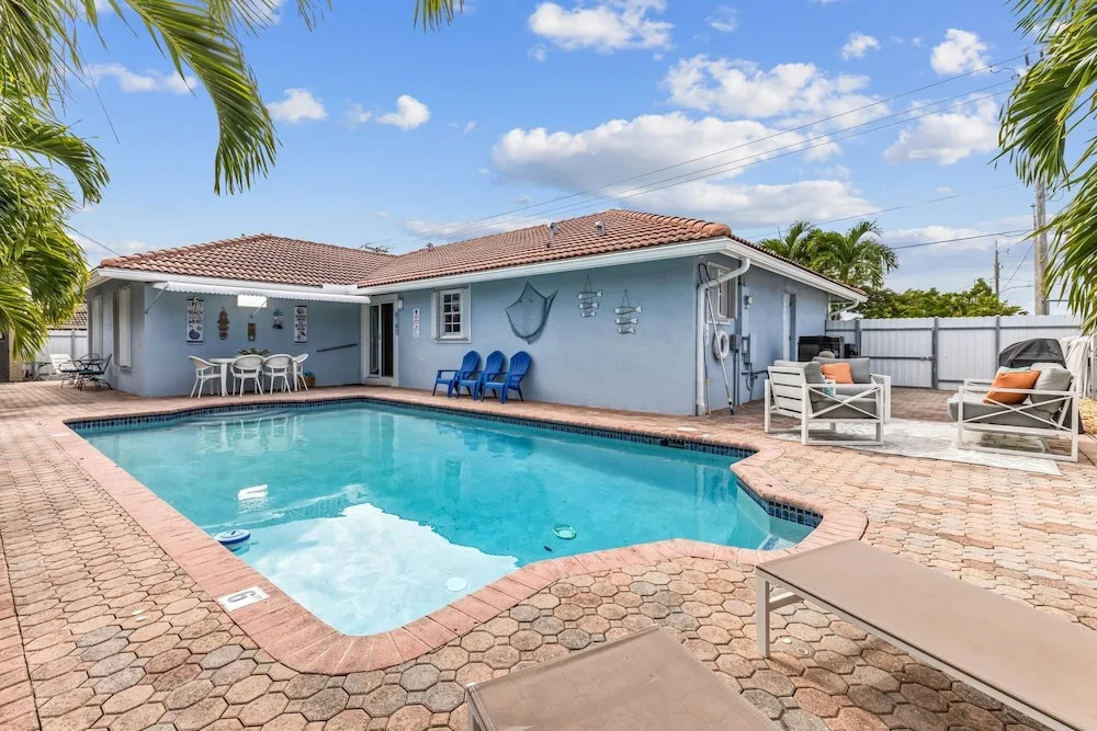 Gorgeous Lake Worth Beach House 4 Bedroom Home by RedAwning