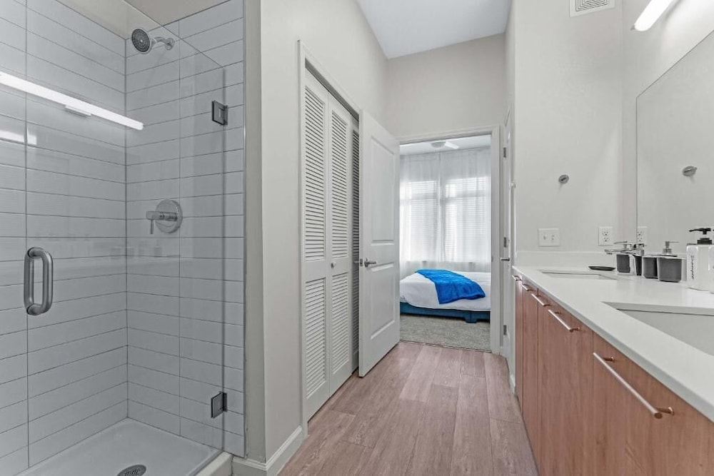 Riviere 2BR Apartment Pet Friendly Oasis Sleeps 6 Close to Epic Universe Pool & Gym