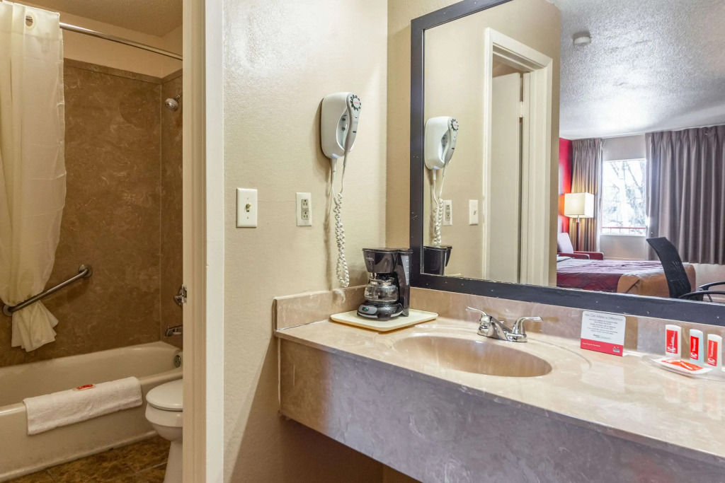 Econo Lodge Meridian South