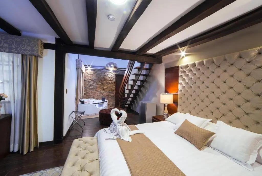 Felicia Hotel & Suites
