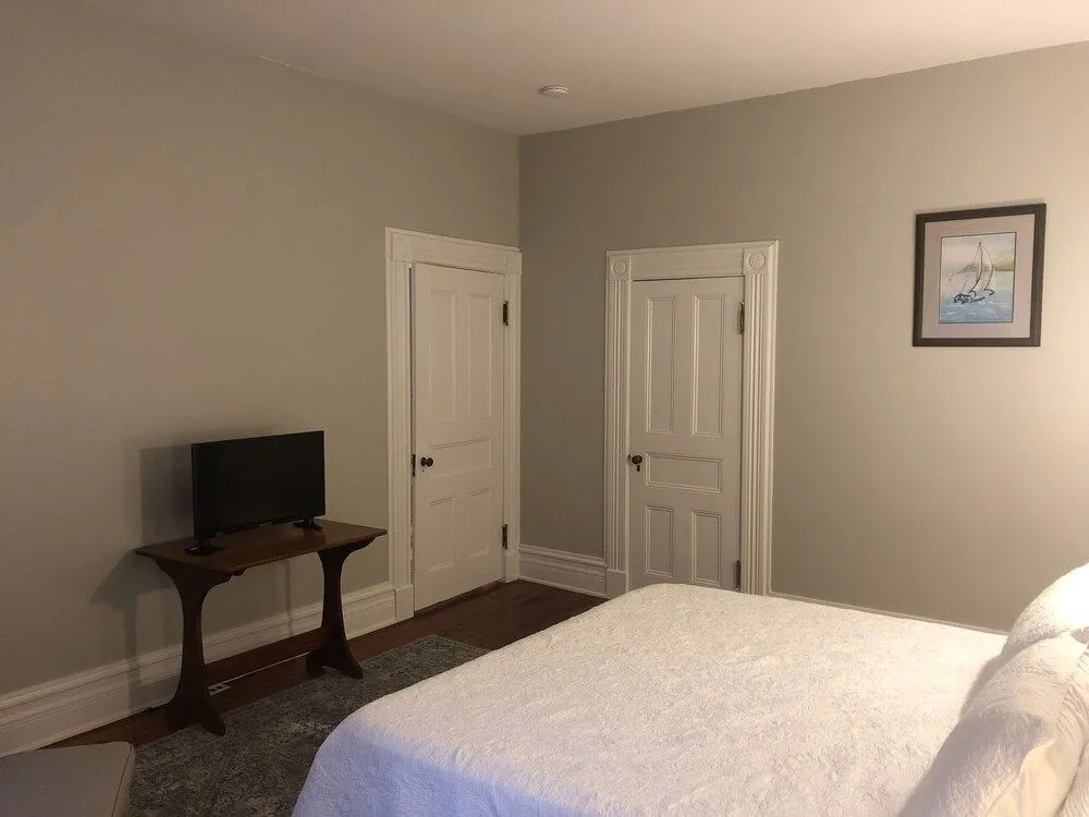 Hatch House Bed & Breakfast