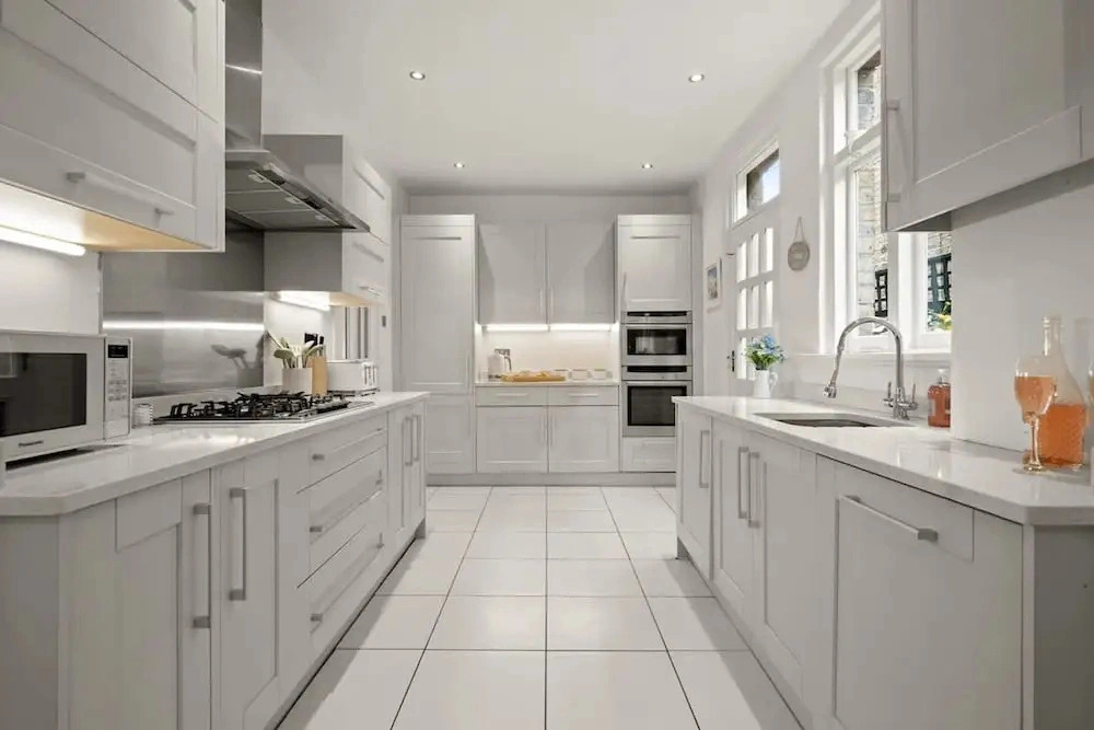 Kingston 3BR Relaxed Comfort for Family Work