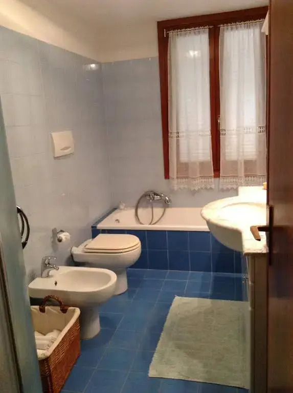 Venice and Venice Apartments - private rooms in shared apartment