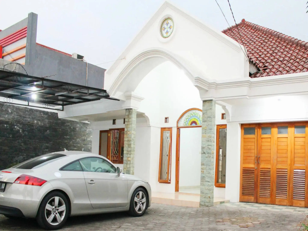 De Nuansa Dago Villa by HouseinBandung
